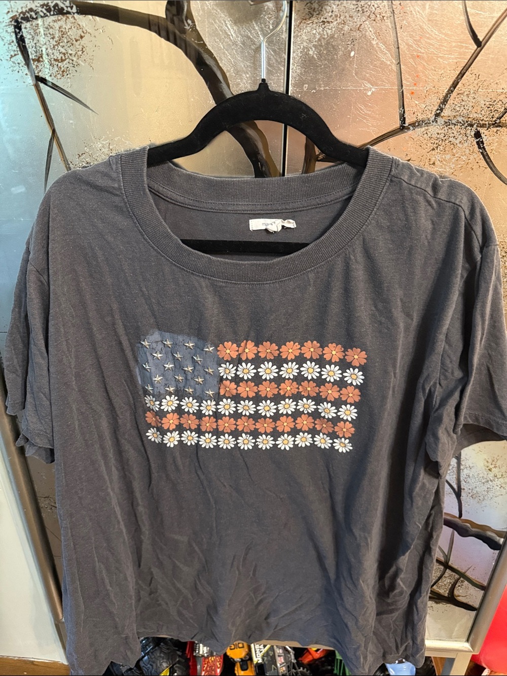 Maurices Gray Short-Sleeve Tee with Daisy Flag Graphic